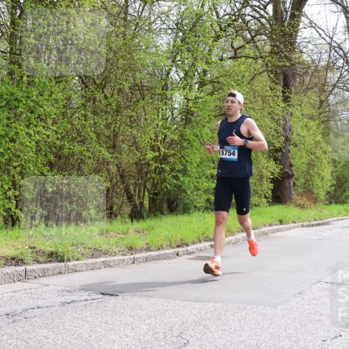 12.04.2026 - 45. Internationalen Wilhelmsburger Insellauf Yannick Fuchs http://msf.ph/oto/9502387 12.04.2026 12:45:10 Laufen 5754 meine-sportfotos.de