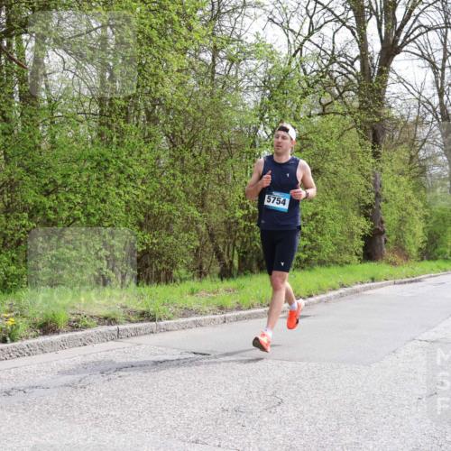 12.04.2026 - 45. Internationalen Wilhelmsburger Insellauf Yannick Fuchs http://msf.ph/oto/9502389 12.04.2026 12:45:10 Laufen 5754 meine-sportfotos.de