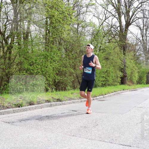 12.04.2026 - 45. Internationalen Wilhelmsburger Insellauf Yannick Fuchs http://msf.ph/oto/9502390 12.04.2026 12:45:10 Laufen 5754 meine-sportfotos.de