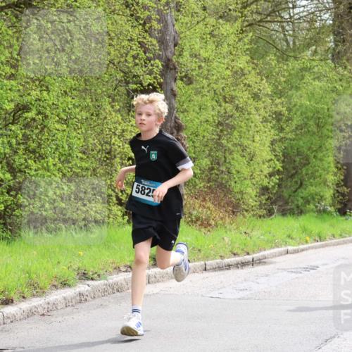 12.04.2026 - 45. Internationalen Wilhelmsburger Insellauf Yannick Fuchs http://msf.ph/oto/9502617 12.04.2026 12:46:12 Laufen 5825, 5513 meine-sportfotos.de
