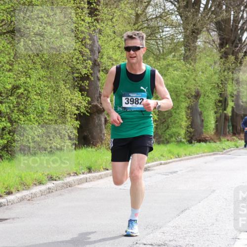 12.04.2026 - 45. Internationalen Wilhelmsburger Insellauf Yannick Fuchs http://msf.ph/oto/9502688 12.04.2026 12:46:29 Laufen 3982 meine-sportfotos.de