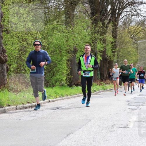 12.04.2026 - 45. Internationalen Wilhelmsburger Insellauf Yannick Fuchs http://msf.ph/oto/9502710 12.04.2026 12:46:34 Laufen 5595, 5296, 4079, 18, 5809 meine-sportfotos.de