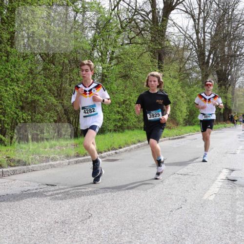 12.04.2026 - 45. Internationalen Wilhelmsburger Insellauf Yannick Fuchs http://msf.ph/oto/9502771 12.04.2026 12:46:49 Laufen 4282, 3925, 3899 meine-sportfotos.de