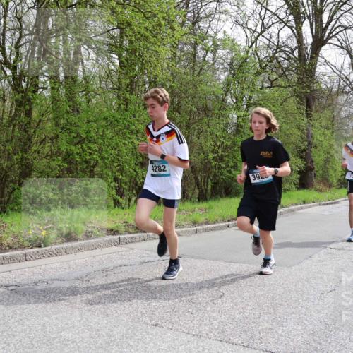 12.04.2026 - 45. Internationalen Wilhelmsburger Insellauf Yannick Fuchs http://msf.ph/oto/9502773 12.04.2026 12:46:49 Laufen 4282, 392, 3899 meine-sportfotos.de