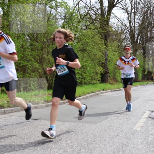 12.04.2026 - 45. Internationalen Wilhelmsburger Insellauf Yannick Fuchs http://msf.ph/oto/9502774 12.04.2026 12:46:49 Laufen 1282, 3925, 3899 meine-sportfotos.de