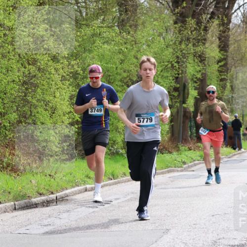 12.04.2026 - 45. Internationalen Wilhelmsburger Insellauf Yannick Fuchs http://msf.ph/oto/9502908 12.04.2026 12:47:26 Laufen 3749, 5779, 4848 meine-sportfotos.de