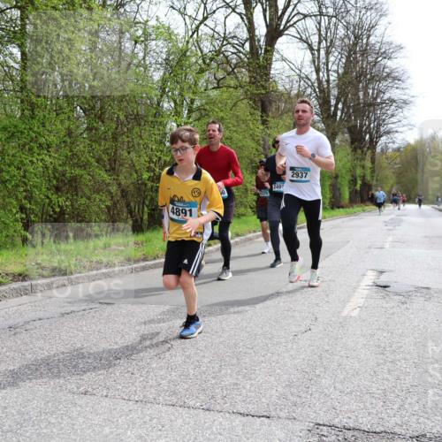 12.04.2026 - 45. Internationalen Wilhelmsburger Insellauf Yannick Fuchs http://msf.ph/oto/9503045 12.04.2026 12:48:00 Laufen 4891, 4375, 2491, 2937 meine-sportfotos.de