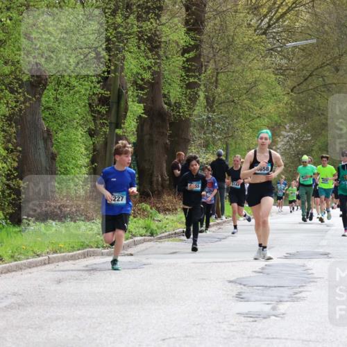 12.04.2026 - 45. Internationalen Wilhelmsburger Insellauf Yannick Fuchs http://msf.ph/oto/9503144 12.04.2026 12:48:28 Laufen 5143, 55, 227, 658, 5630, 4592 meine-sportfotos.de