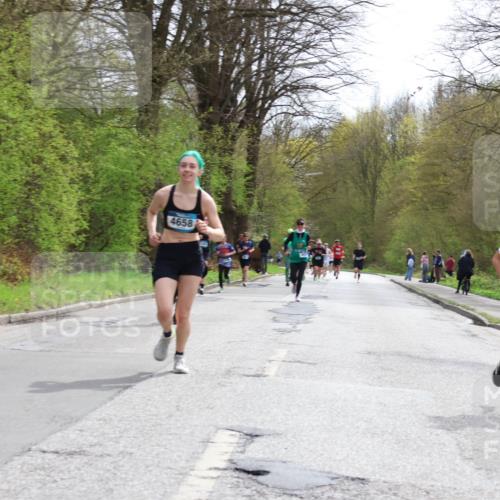 12.04.2026 - 45. Internationalen Wilhelmsburger Insellauf Yannick Fuchs http://msf.ph/oto/9503154 12.04.2026 12:48:34 Laufen 4658, 4592 meine-sportfotos.de