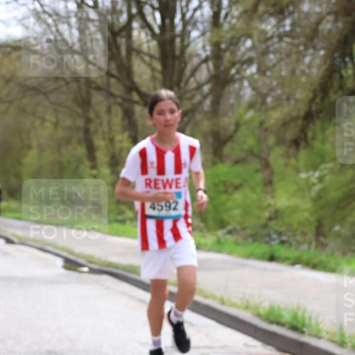 12.04.2026 - 45. Internationalen Wilhelmsburger Insellauf Yannick Fuchs http://msf.ph/oto/9503155 12.04.2026 12:48:35 Laufen 4592 meine-sportfotos.de