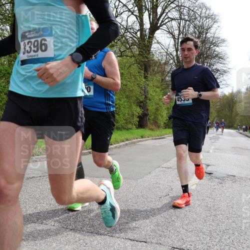 12.04.2026 - 45. Internationalen Wilhelmsburger Insellauf Yannick Fuchs http://msf.ph/oto/9503371 12.04.2026 12:49:23 Laufen 3396, 0, 4535 meine-sportfotos.de