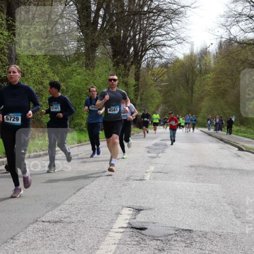 12.04.2026 - 45. Internationalen Wilhelmsburger Insellauf Yannick Fuchs http://msf.ph/oto/9503632 12.04.2026 12:50:26 Laufen 5141, 544, 4581, 5729 meine-sportfotos.de