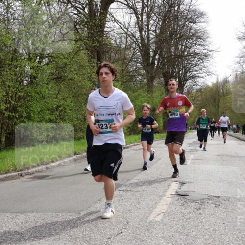 12.04.2026 - 45. Internationalen Wilhelmsburger Insellauf Yannick Fuchs http://msf.ph/oto/9503768 12.04.2026 12:50:54 Laufen 1237, 4168, 4698, 524 meine-sportfotos.de