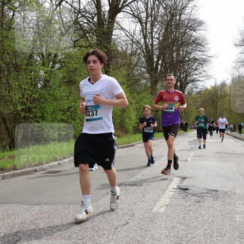 12.04.2026 - 45. Internationalen Wilhelmsburger Insellauf Yannick Fuchs http://msf.ph/oto/9503769 12.04.2026 12:50:55 Laufen 4237, 4168, 4698, 4524 meine-sportfotos.de