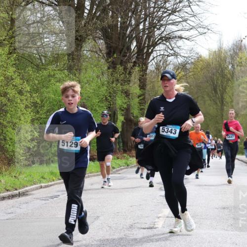 12.04.2026 - 45. Internationalen Wilhelmsburger Insellauf Yannick Fuchs http://msf.ph/oto/9503810 12.04.2026 12:51:02 Laufen 5129, 386, 4853, 5343, 5692, 5847, 7121 meine-sportfotos.de
