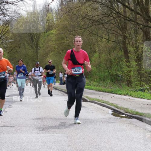 12.04.2026 - 45. Internationalen Wilhelmsburger Insellauf Yannick Fuchs http://msf.ph/oto/9503828 12.04.2026 12:51:06 Laufen 5692, 4186, 4569, 5847 meine-sportfotos.de
