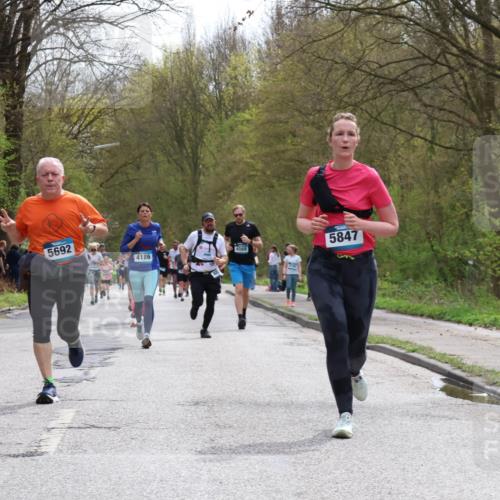 12.04.2026 - 45. Internationalen Wilhelmsburger Insellauf Yannick Fuchs http://msf.ph/oto/9503830 12.04.2026 12:51:06 Laufen 4855, 5692, 4186, 4569, 5847 meine-sportfotos.de