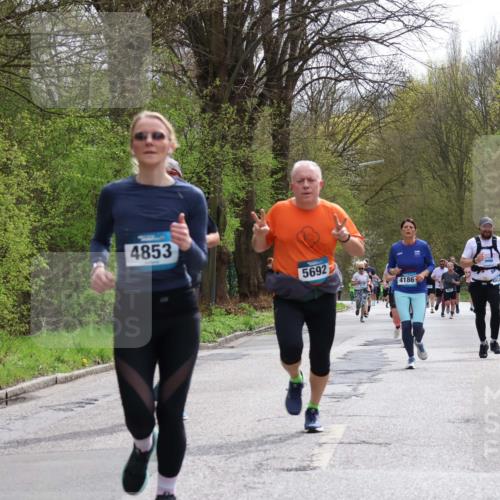 12.04.2026 - 45. Internationalen Wilhelmsburger Insellauf Yannick Fuchs http://msf.ph/oto/9503833 12.04.2026 12:51:06 Laufen 4853, 5692, 4186, 4569, 4740 meine-sportfotos.de