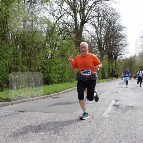 12.04.2026 - 45. Internationalen Wilhelmsburger Insellauf Yannick Fuchs http://msf.ph/oto/9503844 12.04.2026 12:51:09 Laufen 5692 meine-sportfotos.de