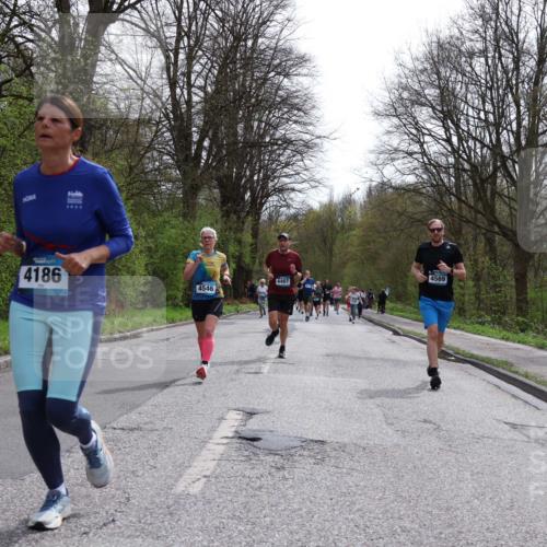12.04.2026 - 45. Internationalen Wilhelmsburger Insellauf Yannick Fuchs http://msf.ph/oto/9503865 12.04.2026 12:51:13 Laufen 2022, 4186, 4569, 4407, 4546 meine-sportfotos.de