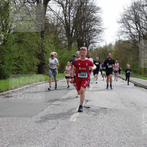 12.04.2026 - 45. Internationalen Wilhelmsburger Insellauf Yannick Fuchs http://msf.ph/oto/9503905 12.04.2026 12:51:22 Laufen 5277, 5073, 5062, 5774, 4937, 5777, 3439 meine-sportfotos.de