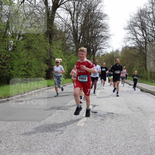 12.04.2026 - 45. Internationalen Wilhelmsburger Insellauf Yannick Fuchs http://msf.ph/oto/9503906 12.04.2026 12:51:22 Laufen 5277, 5062, 4830, 5774, 777 meine-sportfotos.de