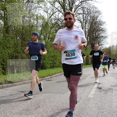12.04.2026 - 45. Internationalen Wilhelmsburger Insellauf Yannick Fuchs http://msf.ph/oto/9503920 12.04.2026 12:51:25 Laufen 4438, 4830, 5774, 4937, 3439, 78 meine-sportfotos.de