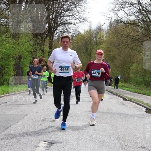 12.04.2026 - 45. Internationalen Wilhelmsburger Insellauf Yannick Fuchs http://msf.ph/oto/9503985 12.04.2026 12:51:41 Laufen 5679, 277, 5744, 4666, 425, 3479 meine-sportfotos.de