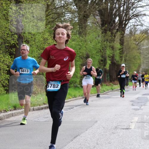 12.04.2026 - 45. Internationalen Wilhelmsburger Insellauf Yannick Fuchs http://msf.ph/oto/9504075 12.04.2026 12:51:58 Laufen 5613, 6782, 4606 meine-sportfotos.de