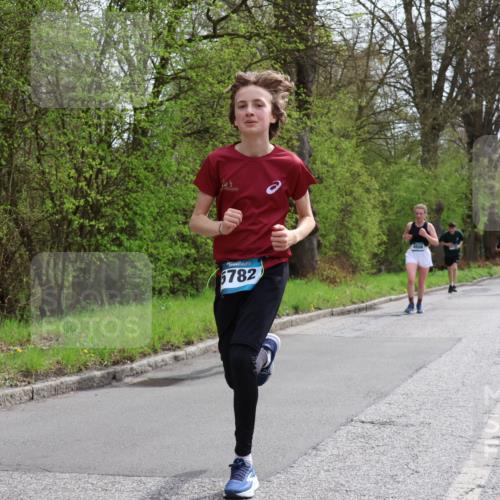 12.04.2026 - 45. Internationalen Wilhelmsburger Insellauf Yannick Fuchs http://msf.ph/oto/9504080 12.04.2026 12:51:59 Laufen 5782 meine-sportfotos.de