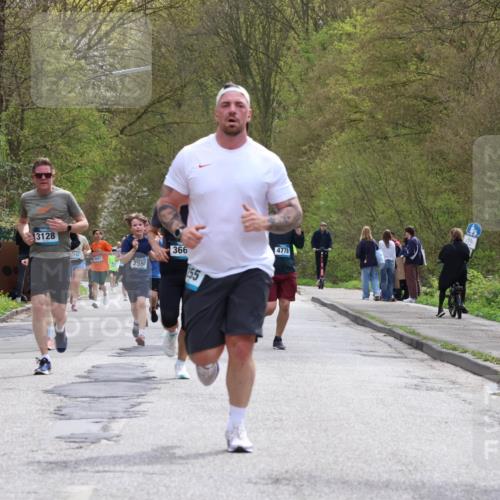 12.04.2026 - 45. Internationalen Wilhelmsburger Insellauf Yannick Fuchs http://msf.ph/oto/9504135 12.04.2026 12:52:10 Laufen 3128, 5276, 366, 192, 4601, 2550, 255, 4778, 3623 meine-sportfotos.de