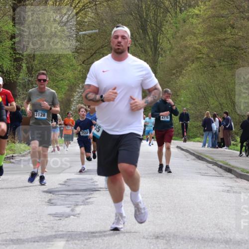 12.04.2026 - 45. Internationalen Wilhelmsburger Insellauf Yannick Fuchs http://msf.ph/oto/9504138 12.04.2026 12:52:10 Laufen 76, 3128, 4601, 2550, 4778 meine-sportfotos.de