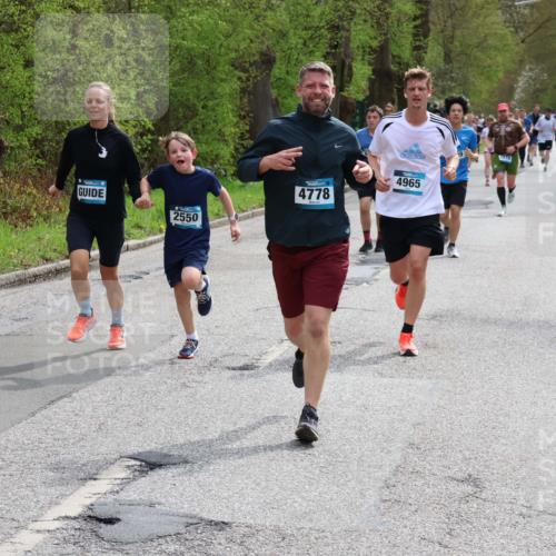 12.04.2026 - 45. Internationalen Wilhelmsburger Insellauf Yannick Fuchs http://msf.ph/oto/9504164 12.04.2026 12:52:18 Laufen 2550, 4778, 4965 meine-sportfotos.de