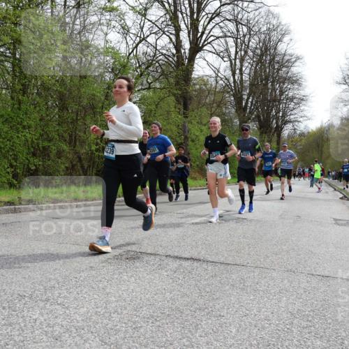 12.04.2026 - 45. Internationalen Wilhelmsburger Insellauf Yannick Fuchs http://msf.ph/oto/9504265 12.04.2026 12:52:38 Laufen 4239, 4287, 554, 4522 meine-sportfotos.de