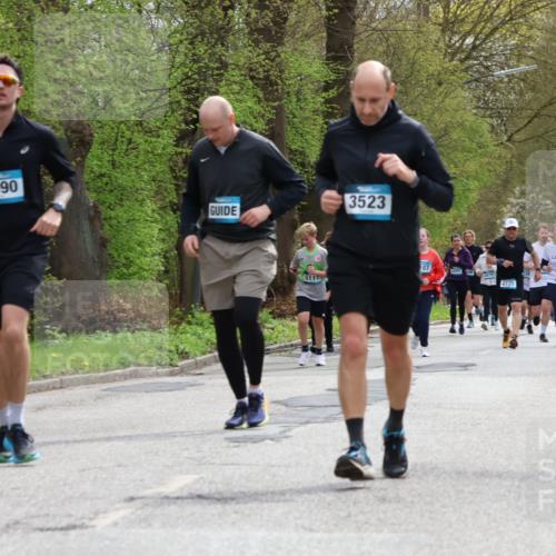 12.04.2026 - 45. Internationalen Wilhelmsburger Insellauf Yannick Fuchs http://msf.ph/oto/9504342 12.04.2026 12:52:53 Laufen 3062, 4990, 3523, 107, 1872, 5111, 2735, 4128, 3962 meine-sportfotos.de