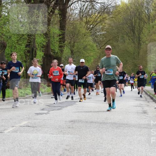 12.04.2026 - 45. Internationalen Wilhelmsburger Insellauf Yannick Fuchs http://msf.ph/oto/9504372 12.04.2026 12:52:59 Laufen 124, 9781, 5111, 5107, 40, 120, 39, 5338, 2735, 3962, 2938, 4982 meine-sportfotos.de