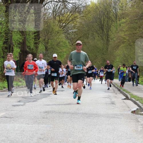 12.04.2026 - 45. Internationalen Wilhelmsburger Insellauf Yannick Fuchs http://msf.ph/oto/9504374 12.04.2026 12:52:59 Laufen 397, 5124, 5107, 4023, 5120, 111, 2735, 226, 3962 meine-sportfotos.de