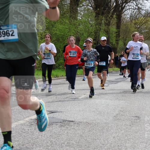 12.04.2026 - 45. Internationalen Wilhelmsburger Insellauf Yannick Fuchs http://msf.ph/oto/9504401 12.04.2026 12:53:04 Laufen 3962, 5120, 5107, 2493, 2735, 226, 4128, 4875, 938 meine-sportfotos.de