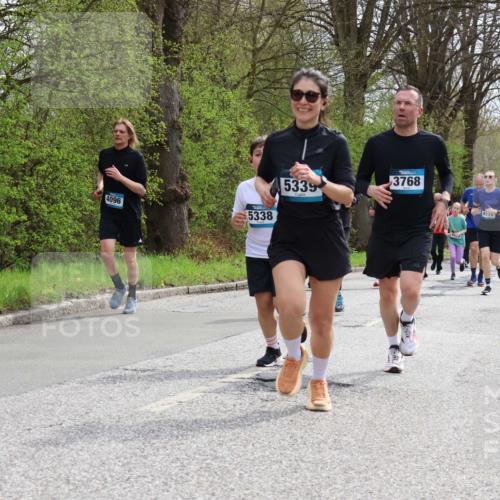 12.04.2026 - 45. Internationalen Wilhelmsburger Insellauf Yannick Fuchs http://msf.ph/oto/9504450 12.04.2026 12:53:12 Laufen 4096, 5338, 5339, 3768, 4977, 5079 meine-sportfotos.de