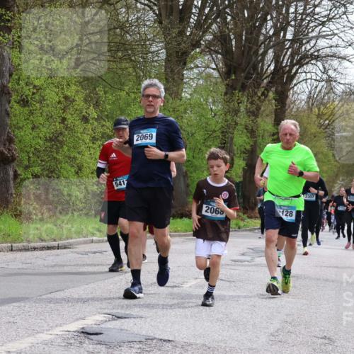 12.04.2026 - 45. Internationalen Wilhelmsburger Insellauf Yannick Fuchs http://msf.ph/oto/9504589 12.04.2026 12:53:41 Laufen 541, 2069, 128, 2068, 2307, 3318, 5104, 3034 meine-sportfotos.de
