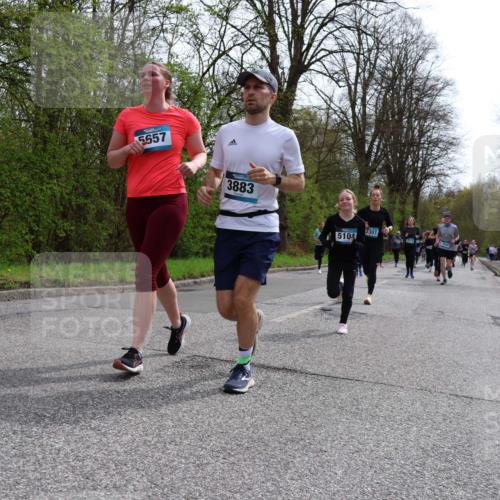 12.04.2026 - 45. Internationalen Wilhelmsburger Insellauf Yannick Fuchs http://msf.ph/oto/9504616 12.04.2026 12:53:45 Laufen 12, 5657, 3883, 2307, 5104 meine-sportfotos.de