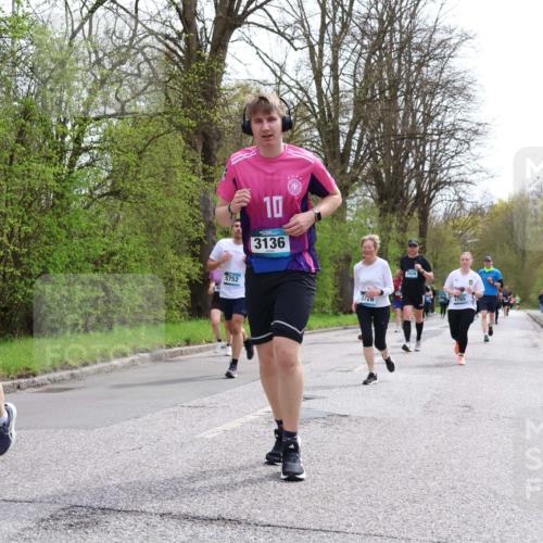 12.04.2026 - 45. Internationalen Wilhelmsburger Insellauf Yannick Fuchs http://msf.ph/oto/9504737 12.04.2026 12:54:09 Laufen 5427, 5752, 10, 3136, 3726, 3934, 4765 meine-sportfotos.de