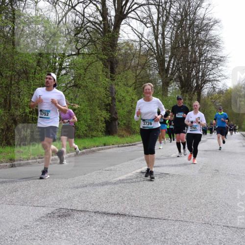 12.04.2026 - 45. Internationalen Wilhelmsburger Insellauf Yannick Fuchs http://msf.ph/oto/9504745 12.04.2026 12:54:11 Laufen 5752, 3726, 3934, 4765 meine-sportfotos.de