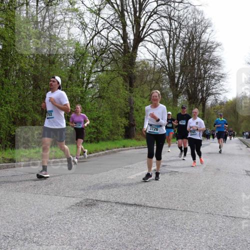12.04.2026 - 45. Internationalen Wilhelmsburger Insellauf Yannick Fuchs http://msf.ph/oto/9504747 12.04.2026 12:54:11 Laufen 5752, 3726, 4226, 3934, 4765 meine-sportfotos.de