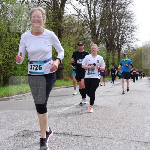 12.04.2026 - 45. Internationalen Wilhelmsburger Insellauf Yannick Fuchs http://msf.ph/oto/9504752 12.04.2026 12:54:12 Laufen 393, 3726, 4765, 5636 meine-sportfotos.de