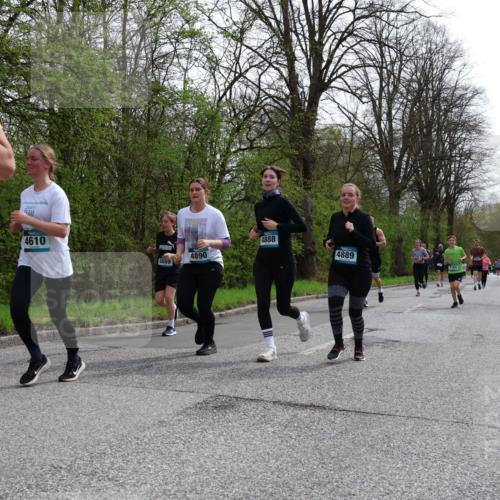 12.04.2026 - 45. Internationalen Wilhelmsburger Insellauf Yannick Fuchs http://msf.ph/oto/9504877 12.04.2026 12:54:36 Laufen 4610, 4888, 4890, 4889, 5059 meine-sportfotos.de