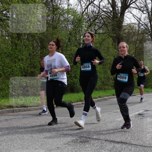 12.04.2026 - 45. Internationalen Wilhelmsburger Insellauf Yannick Fuchs http://msf.ph/oto/9504879 12.04.2026 12:54:36 Laufen 5059, 4890, 4888, 4619, 4889, 5295, 3164 meine-sportfotos.de