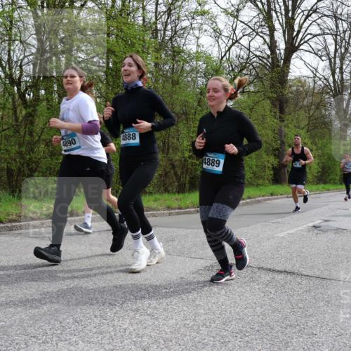 12.04.2026 - 45. Internationalen Wilhelmsburger Insellauf Yannick Fuchs http://msf.ph/oto/9504883 12.04.2026 12:54:37 Laufen 4890, 4888, 4889, 4619, 3164 meine-sportfotos.de