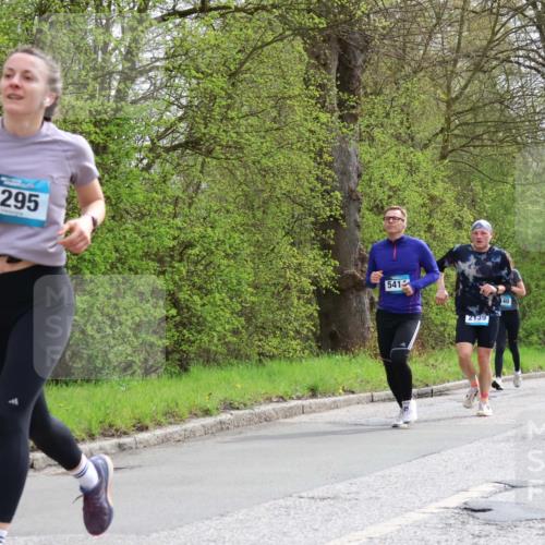 12.04.2026 - 45. Internationalen Wilhelmsburger Insellauf Yannick Fuchs http://msf.ph/oto/9504901 12.04.2026 12:54:40 Laufen 5295, 541, 2139, 40, 296 meine-sportfotos.de