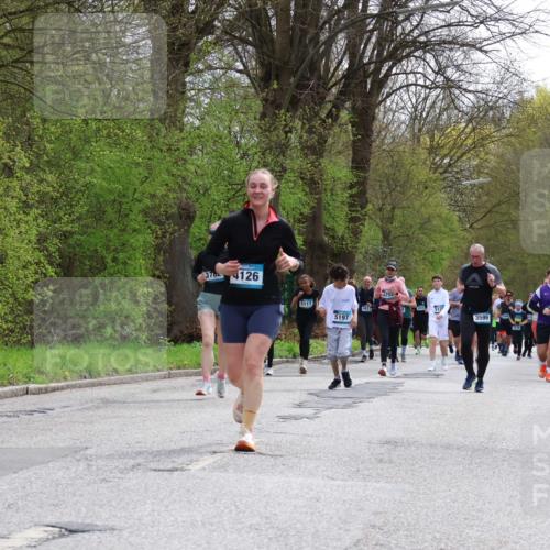 12.04.2026 - 45. Internationalen Wilhelmsburger Insellauf Yannick Fuchs http://msf.ph/oto/9504931 12.04.2026 12:54:47 Laufen 370, 4126, 5117, 4812, 513, 3599, 5197 meine-sportfotos.de